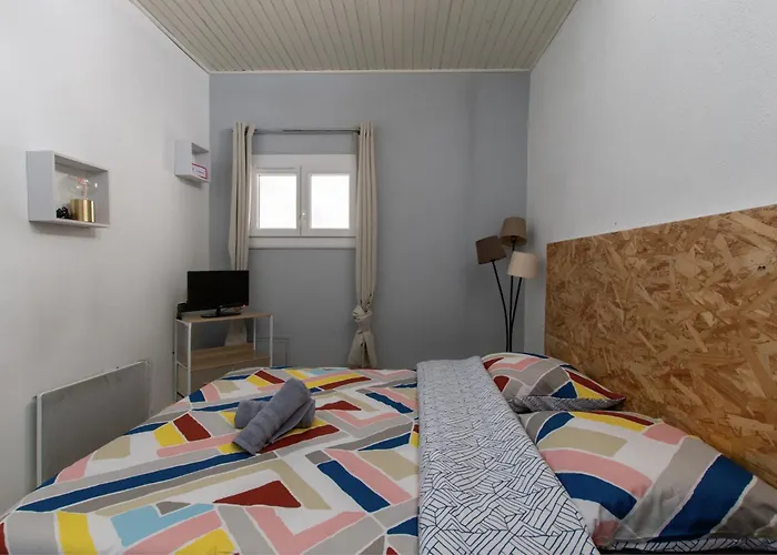 Maison Familiale A 2 Min A Pied De L'institut A Armand Calme Jeux Babyfoot Jacuzzi Proche Saint-Laurent-dʼAigouze
